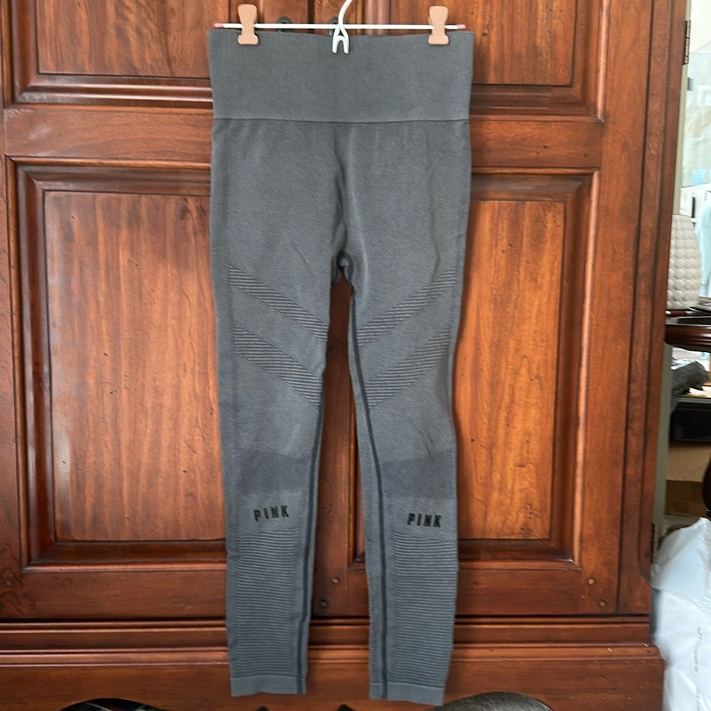Gray leggings from Pink.